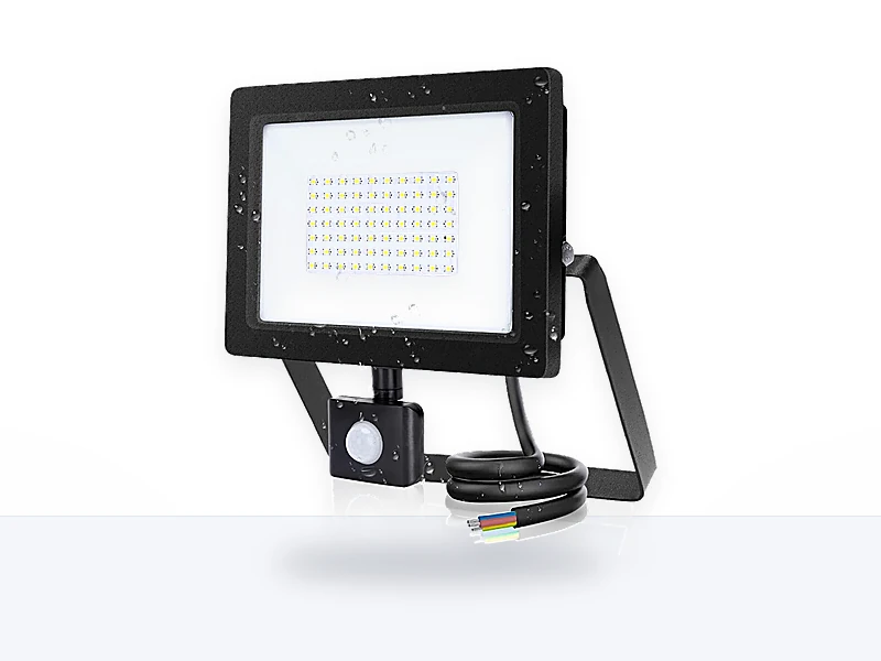 Foco LED exterior con sensor de movimiento o solar: lúmenes reales, estanqueidad IP65/IP66 y tono de luz